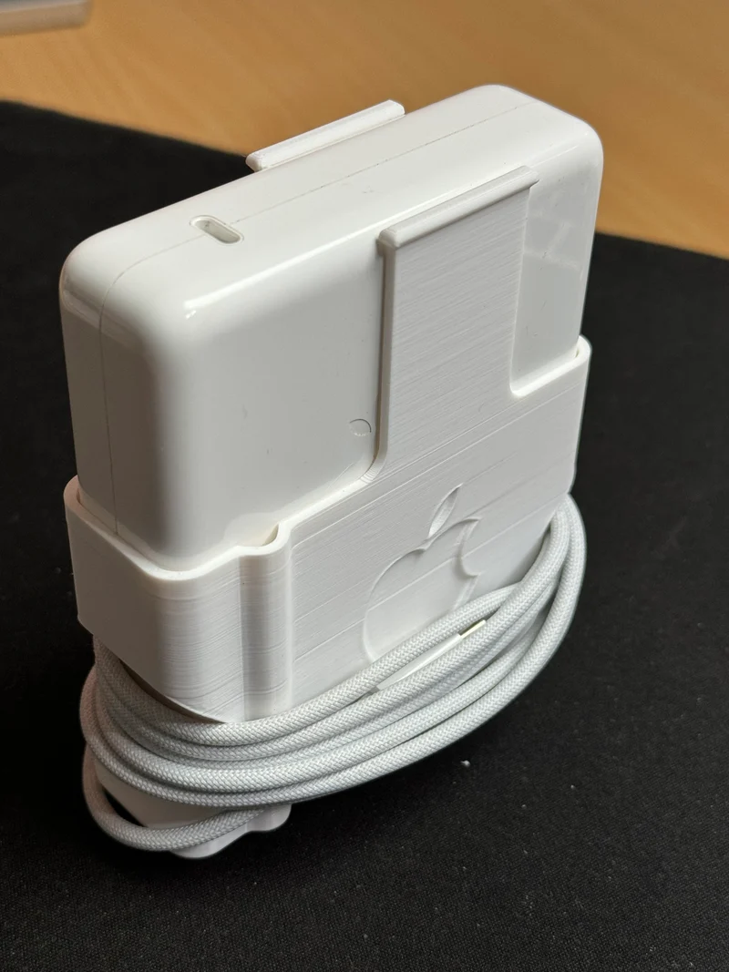 Protection et gestionnaire de câbles pour le chargeur 140W Macbook Pro