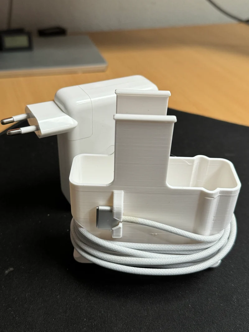 Protection et gestionnaire de câbles pour le chargeur 140W Macbook Pro