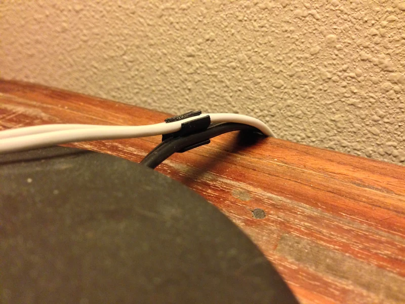 2-Cord Clip pour attacher les câbles USB aux fils de la lampe