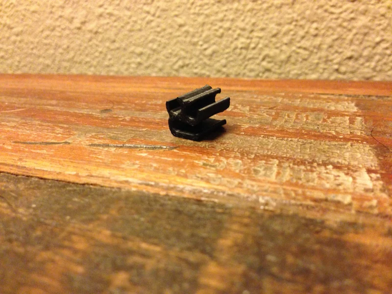 2-Cord Clip pour attacher les câbles USB aux fils de la lampe
