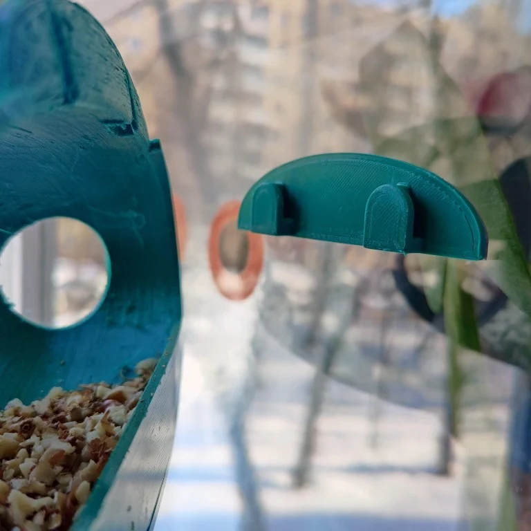 Mangeoire à oiseaux pour fenêtre - Design extraterrestre