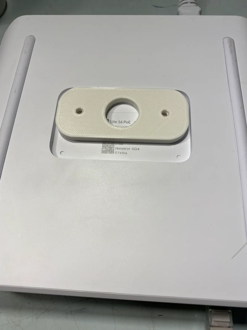 Unifi USW Lite 16 Support mural