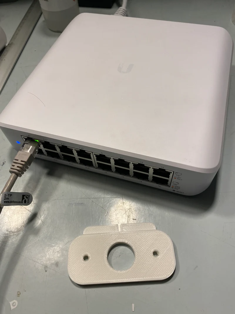 Unifi USW Lite 16 Support mural