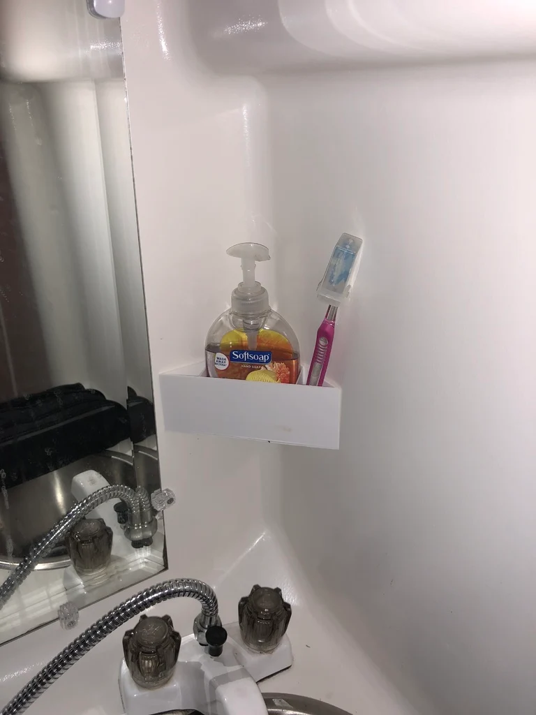 Porte-savon et porte-brosse à dents souple pour caravane