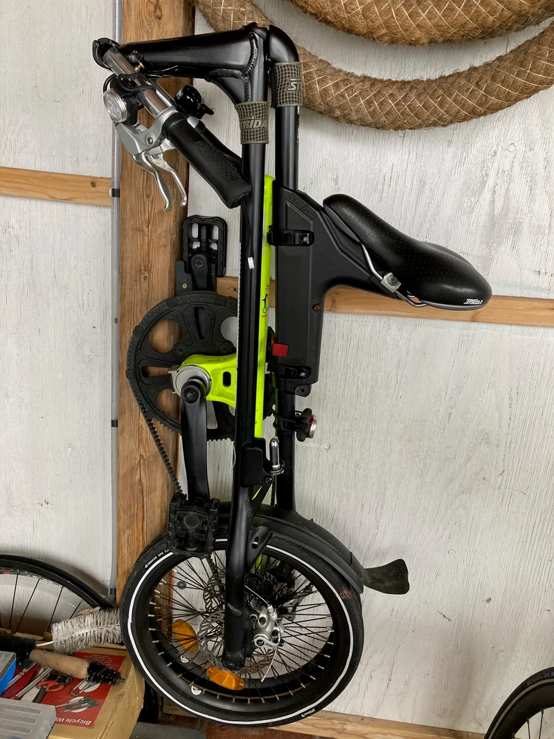 Support mural pour vélo pliant Strida - Optimisez votre rangement