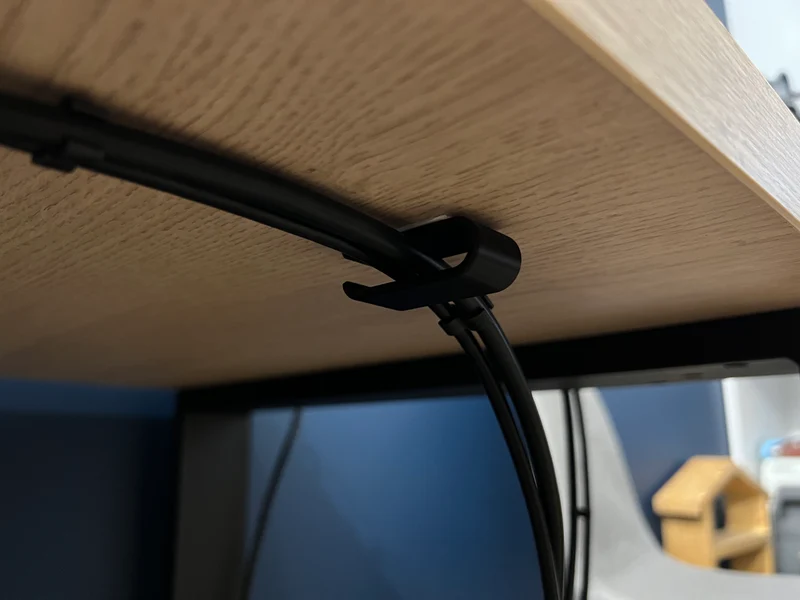 Organisateur de câbles simple pour votre bureau