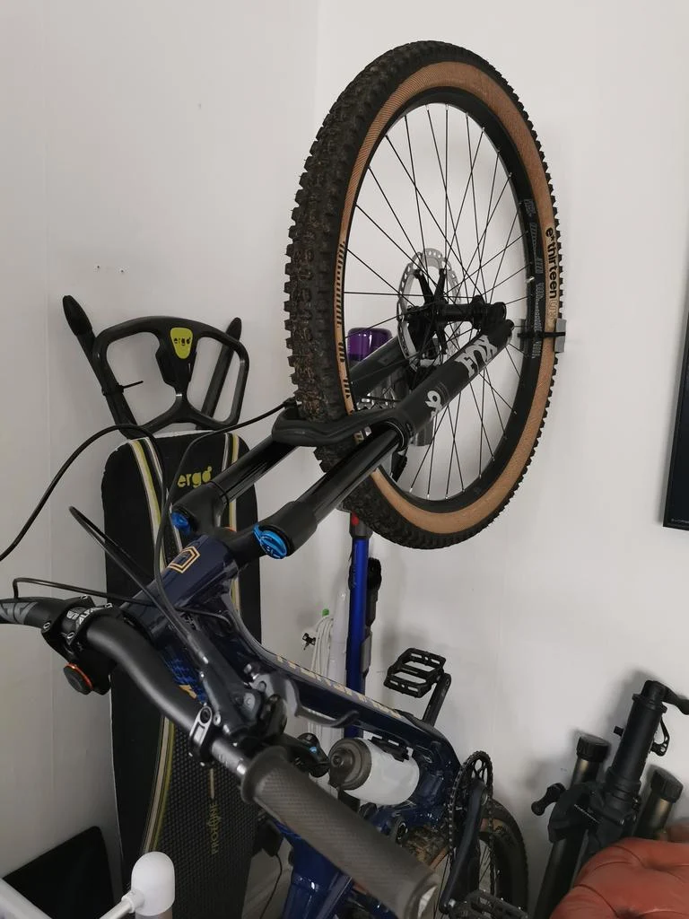Support mural robuste pour VTT avec pneus 2.35