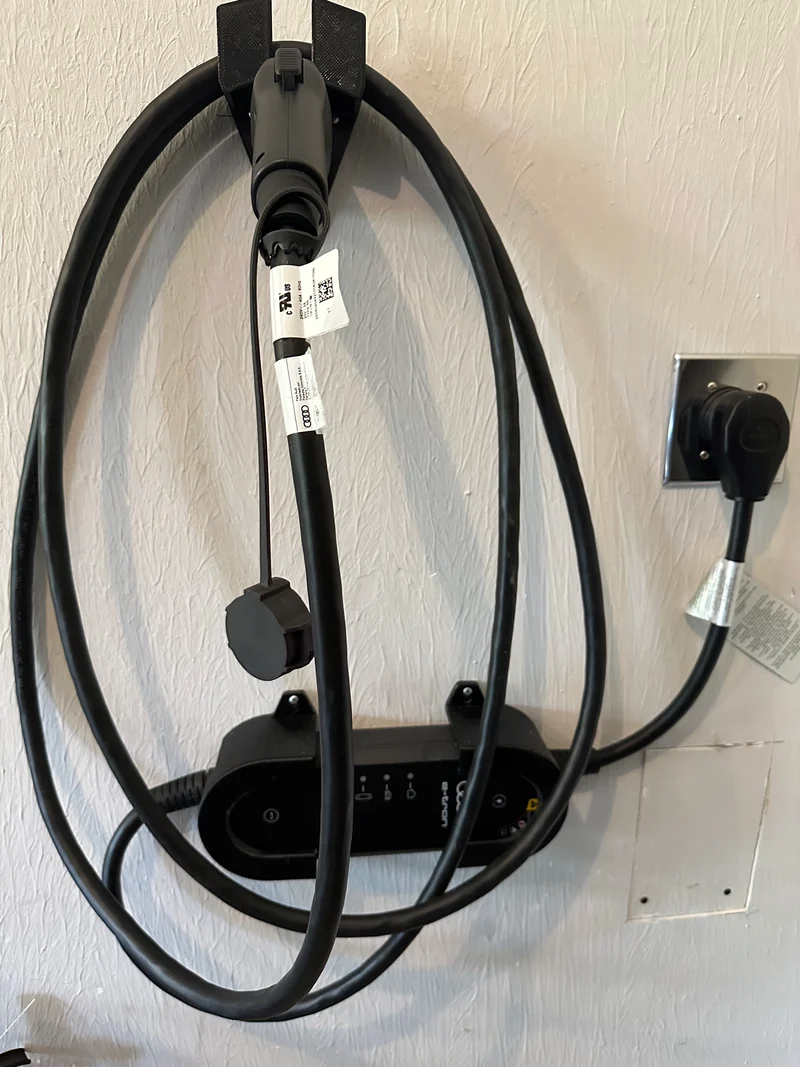 Support mural pour chargeur EV J1772 CCS1