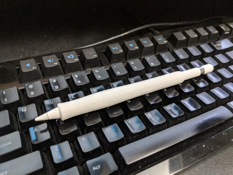 Support pour Apple Pencil avec prise pour stylet Wacom Classic
