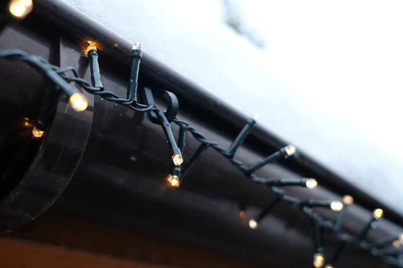 Crochet en plastique pour suspendre des lumières de Noël dans les gouttières (10 pièces)