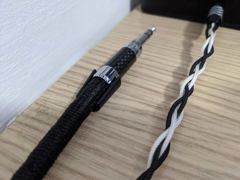 Support de câble à fixer avec du ruban adhésif double face ou de la colle