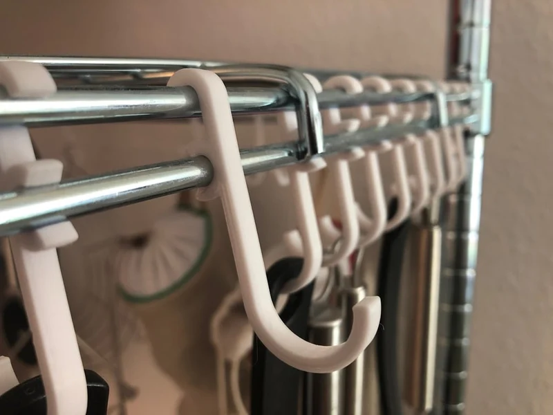 Crochet personnalisable pour l'étagère IKEA OMAR