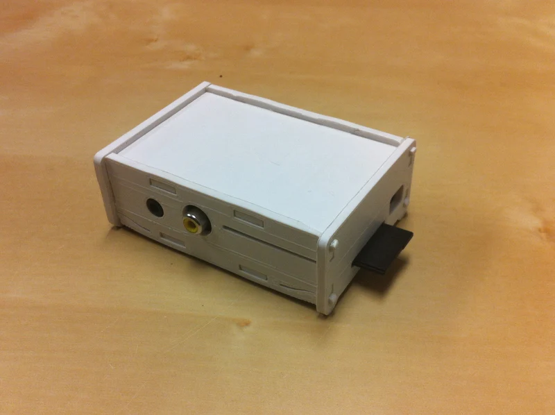 Boîtier Raspberry Pi basé sur le design acrylique d'Adafruit
