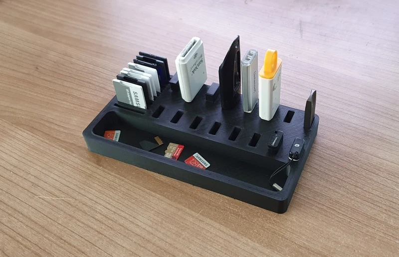 16x USB et 9x SD card holder
