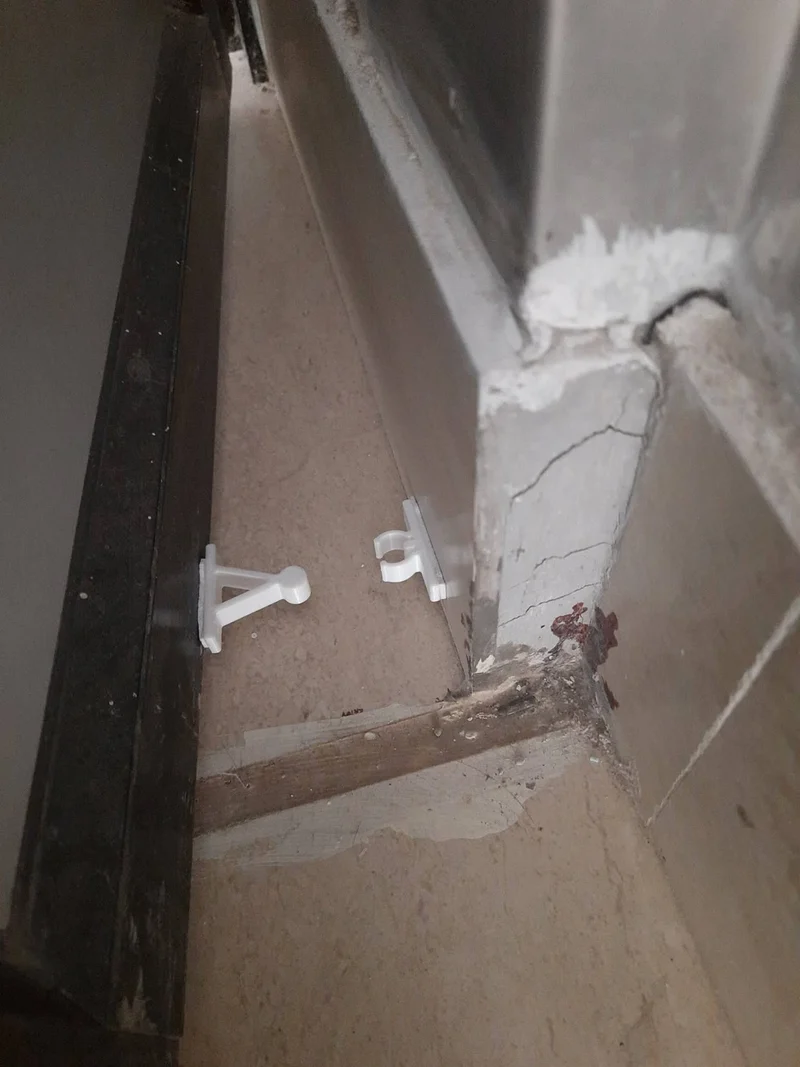 Butoir de porte en deux parties