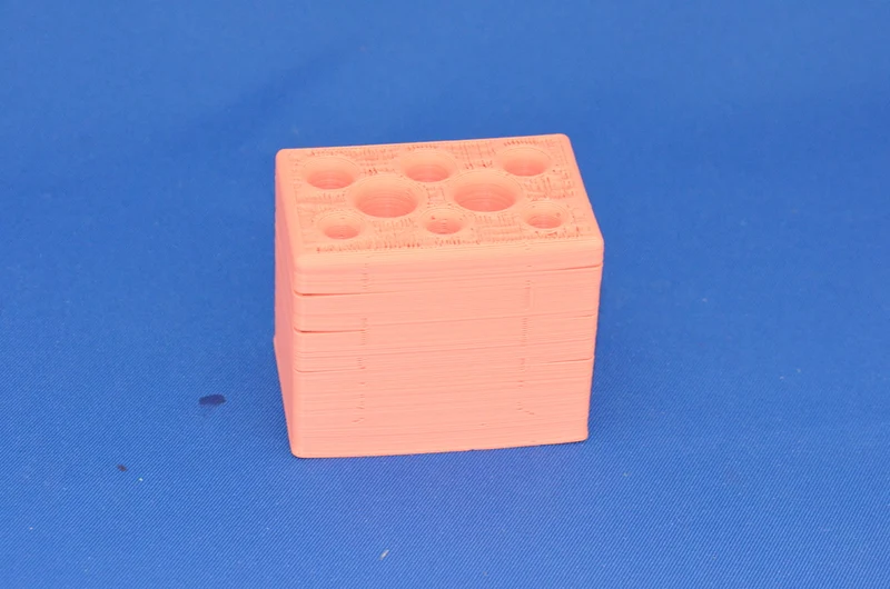 Porte-ustensiles en plastique rose pour crayons, stylos et autres