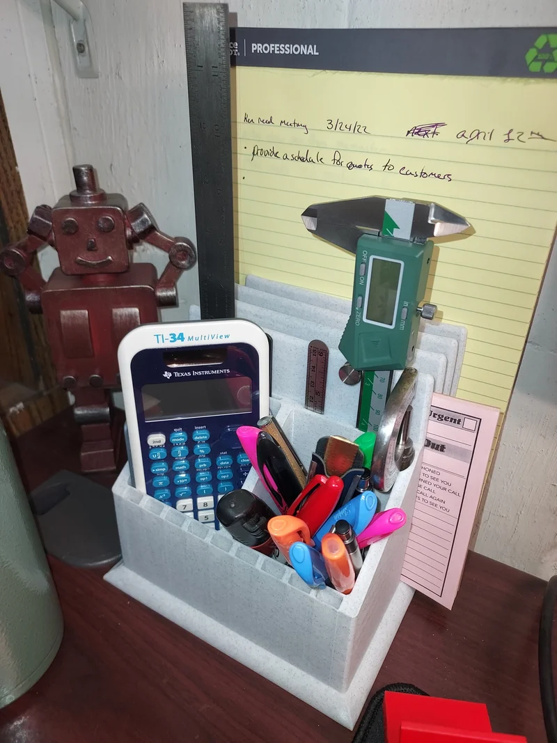 Organisateur de bureau pour le papier, les échelles et les accessoires
