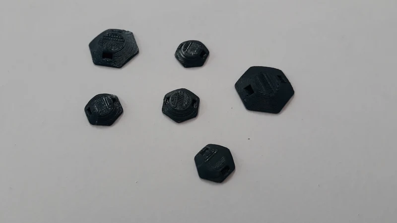 Colliers de serrage hexagonaux pour la gestion des fils et des tuyaux
