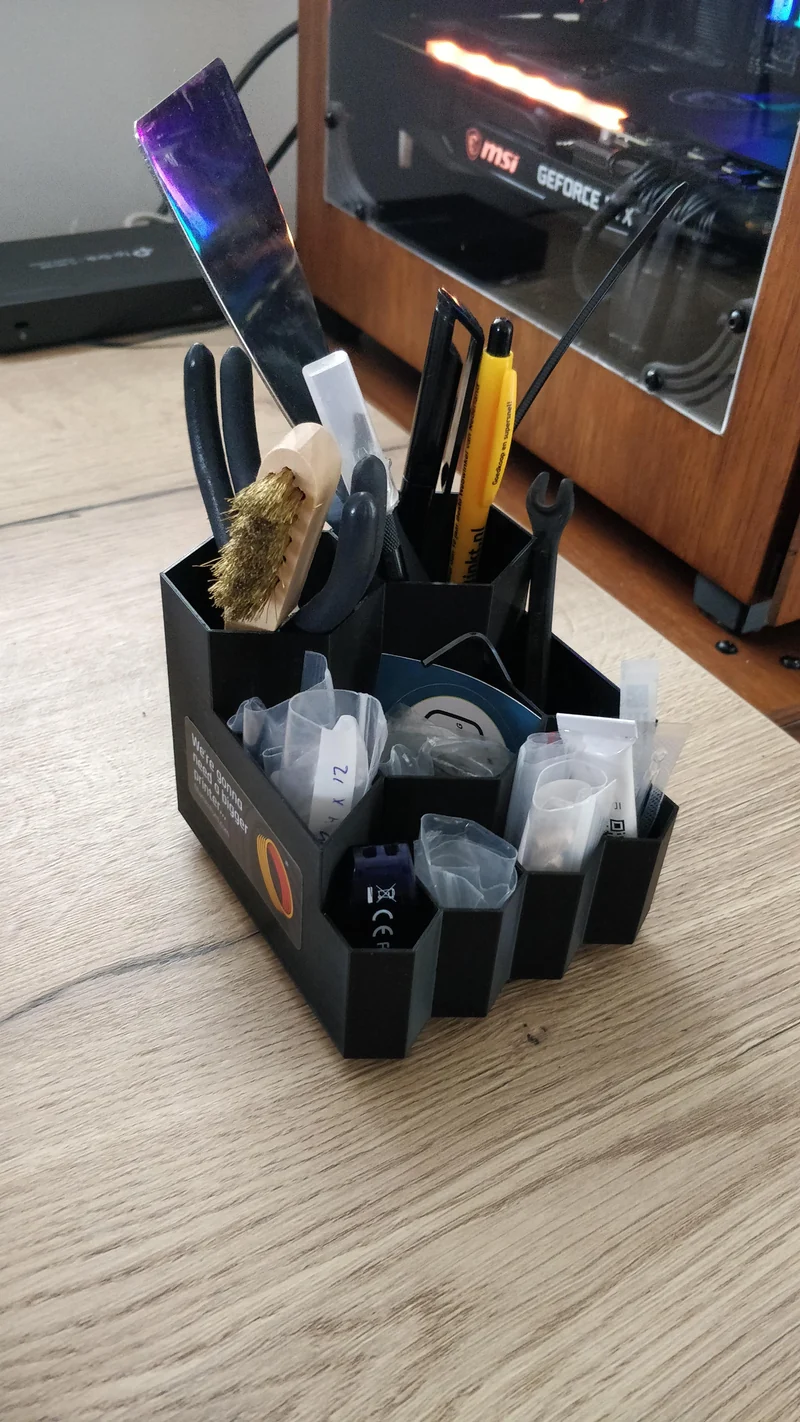 Organisateur de bureau en nid d'abeille pour le rangement des outils