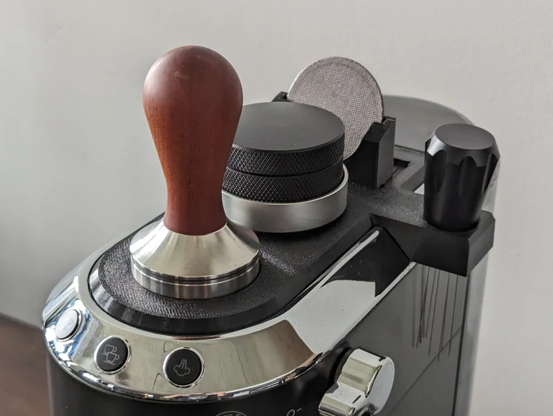Couvercle de plateau à tasses DeLonghi Dedica et support à outils de 51 mm (EC680/EC685)