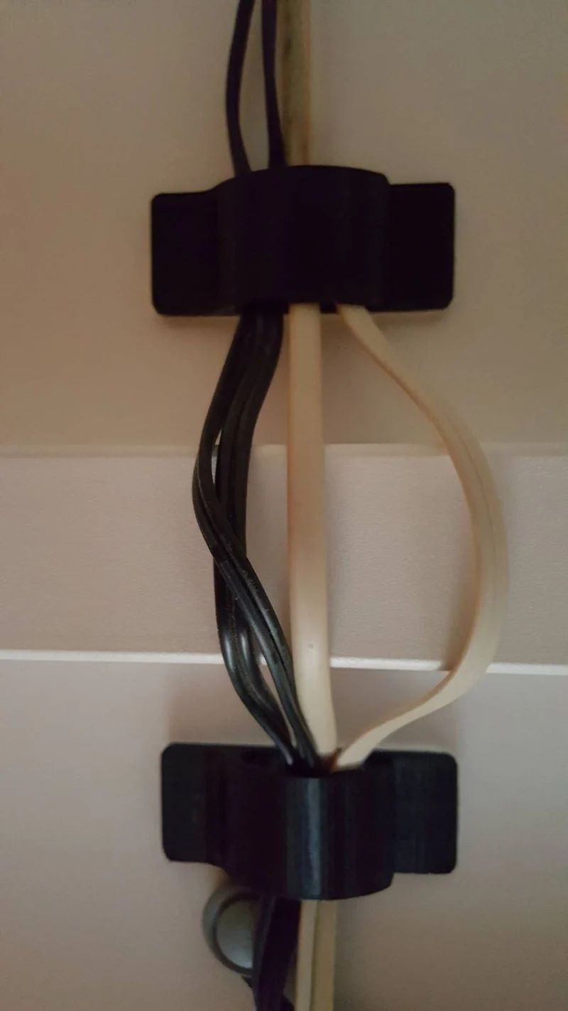 Clips de gestion des câbles pour les surfaces lisses
