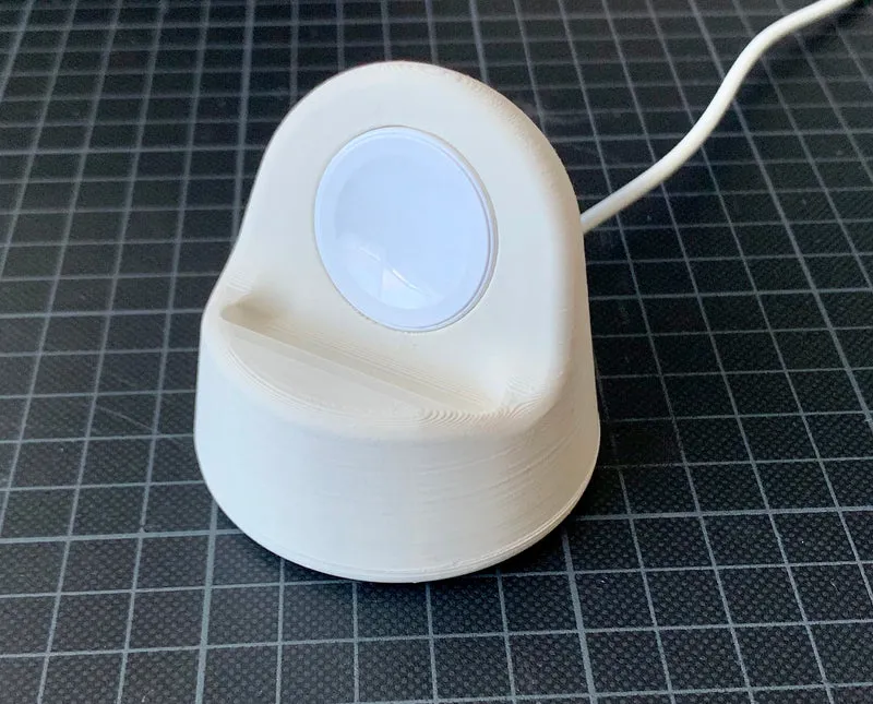 Support pour Apple Watch avec gestion cachée des câbles et fond antidérapant