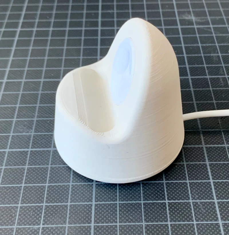 Support pour Apple Watch avec gestion cachée des câbles et fond antidérapant