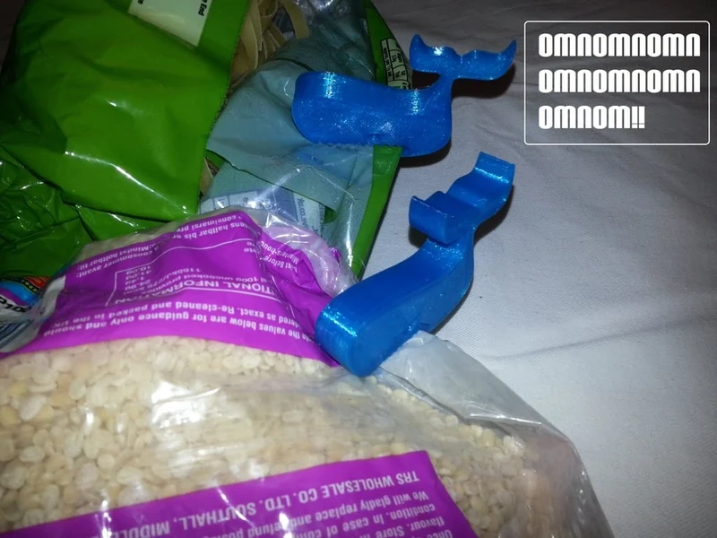 Munchy and Snacky Whale Clip for Bag (Clip pour sac)