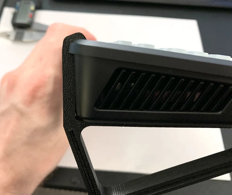 Socle Blackmagic ATEM Mini / Mini Pro pour un meilleur refroidissement et un meilleur angle de vue
