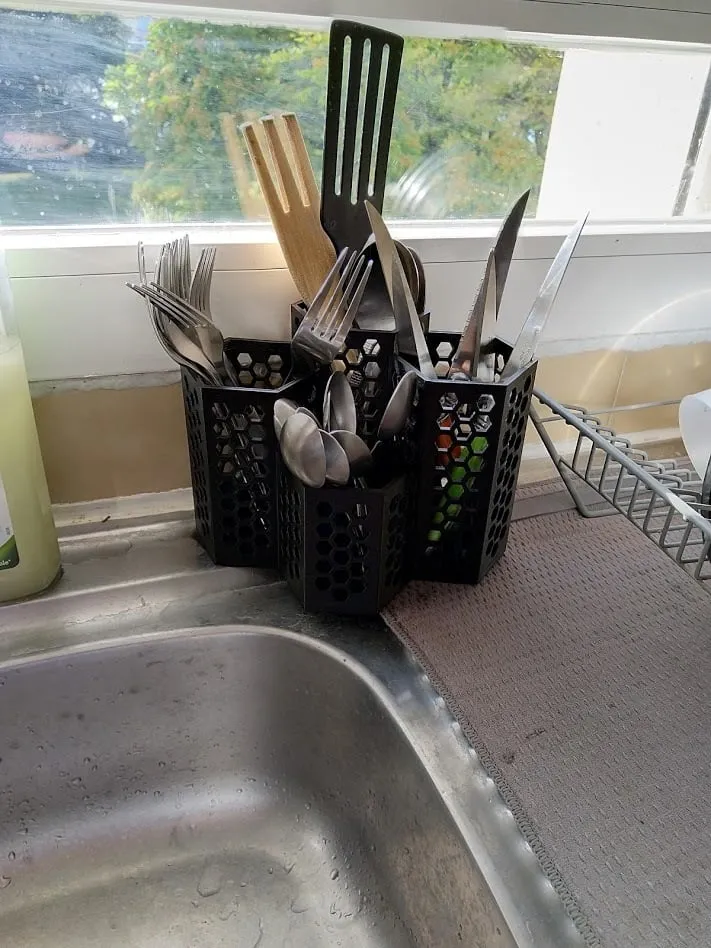 Egouttoir à couverts à 4 compartiments