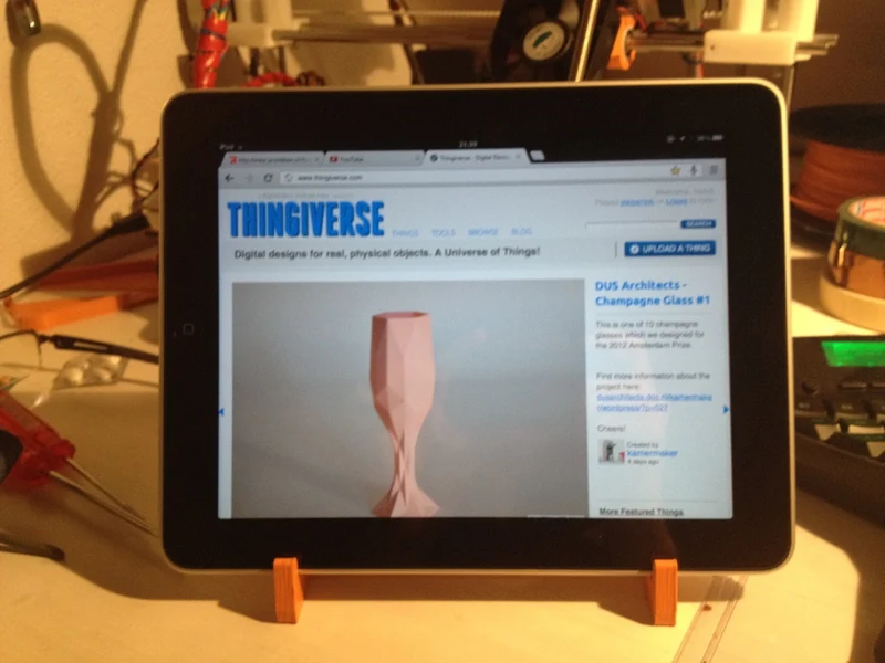 Support d'iPad simple et compact pour les voyages