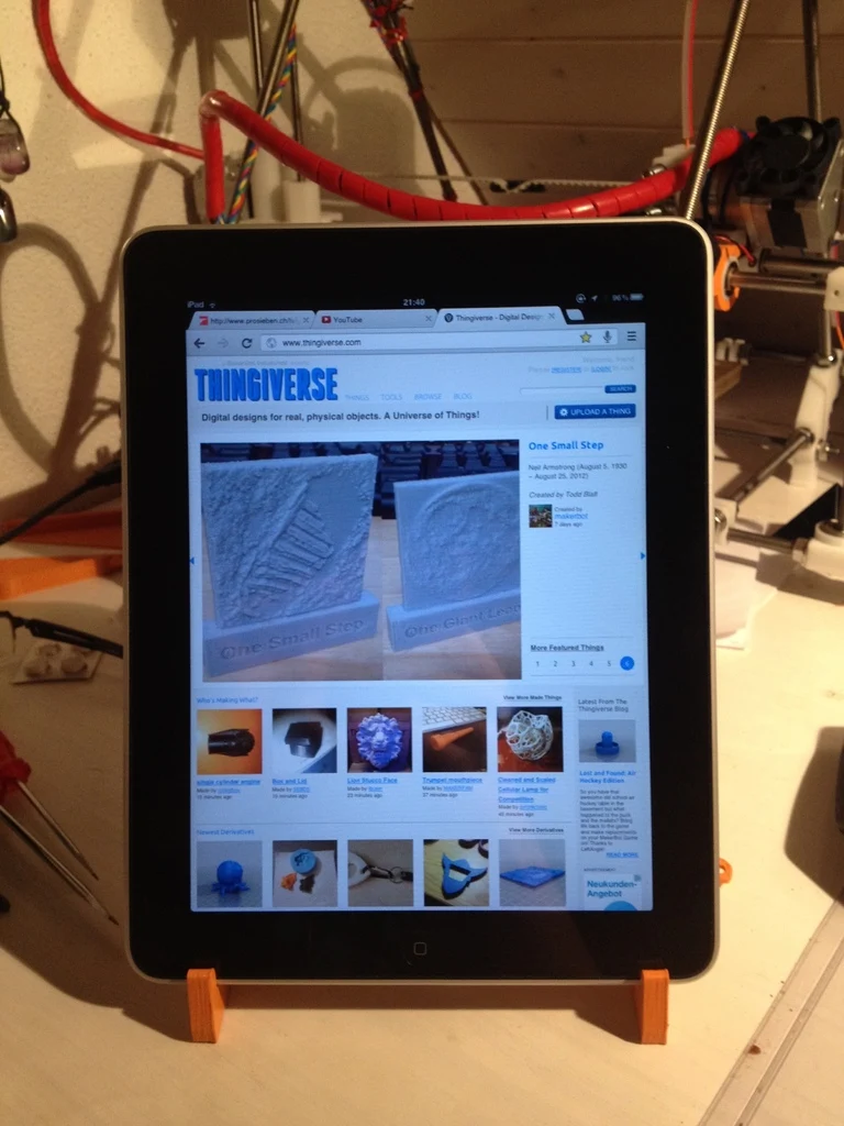 Support d'iPad simple et compact pour les voyages