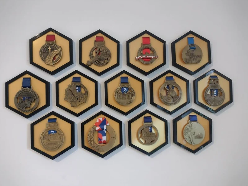 Support de médaille hexagonal bicolore