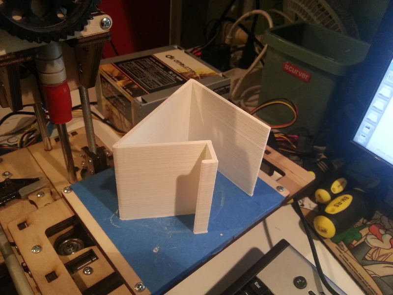 Support universel pour téléphone portable réalisé avec Openscad