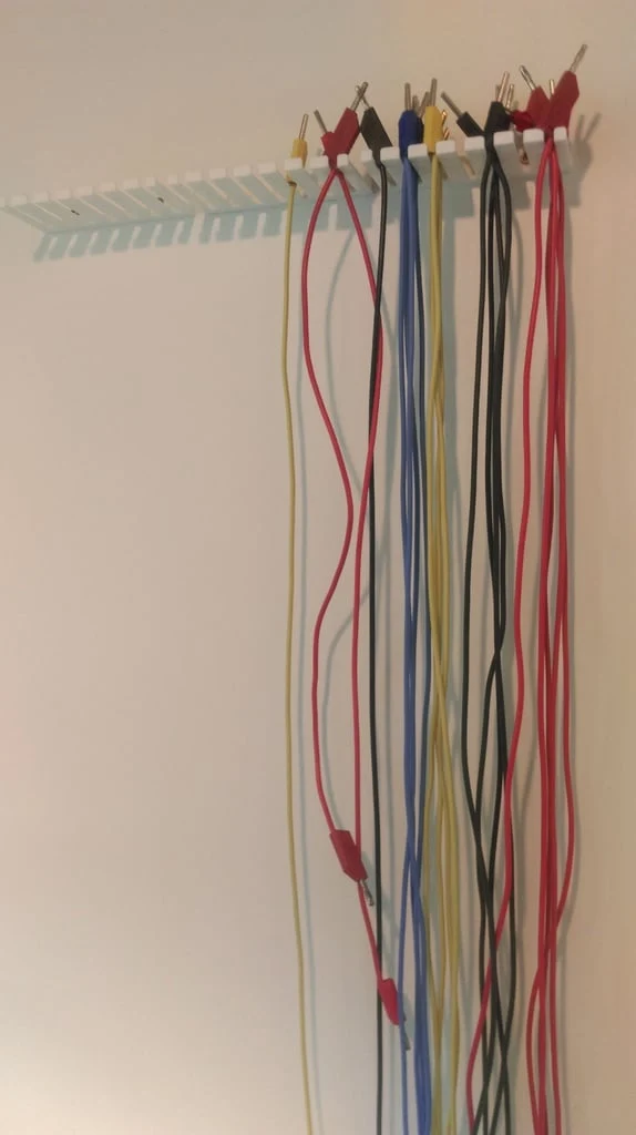Porte-câbles de 6 mm avec trous de vis pour laboratoire