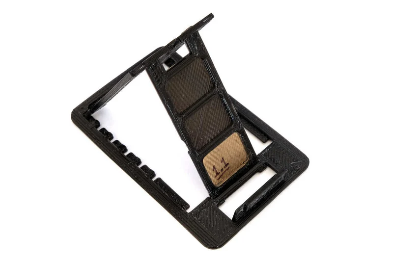 Porte-téléphone pliable de la taille d'une carte de crédit v1.1