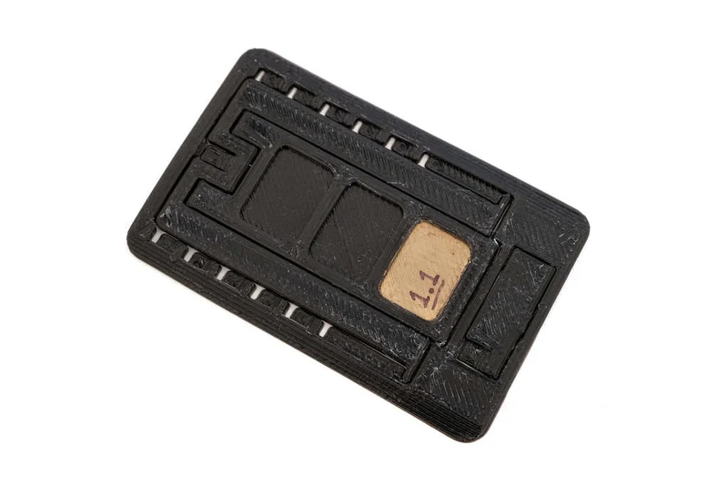 Porte-téléphone pliable de la taille d'une carte de crédit v1.1
