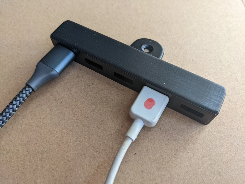 Support mural pour câbles USB avec 5 fentes