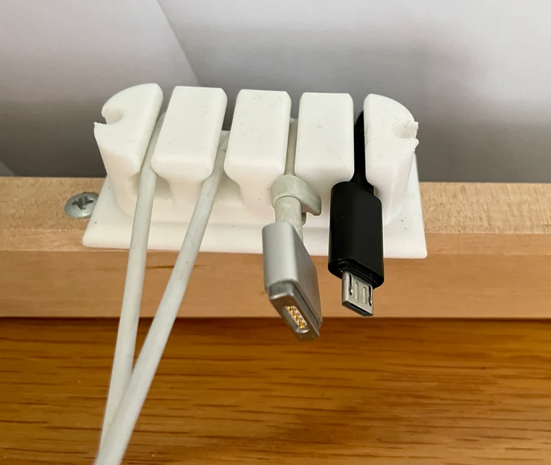 Support de câble avec 4 trous pour les vis