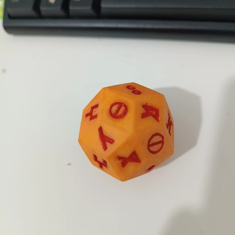 Cube Tifinagh pour apprendre et jouer avec l'écriture amazighe