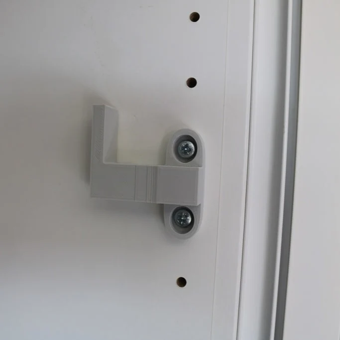 Assemblage Ikea Skådis pour armoire Pax