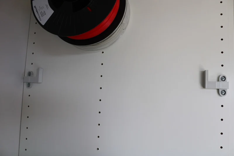 Assemblage Ikea Skådis pour armoire Pax