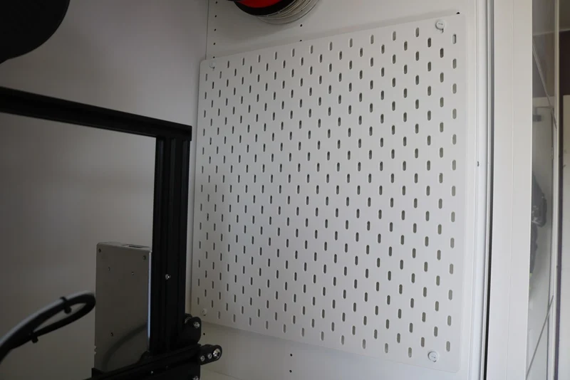 Assemblage Ikea Skådis pour armoire Pax