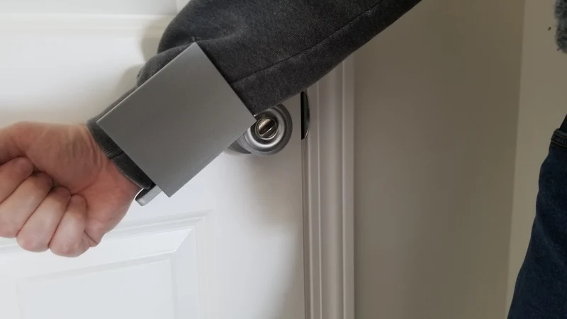 Adaptateur d'ouverture de porte pour le fonctionnement du bras