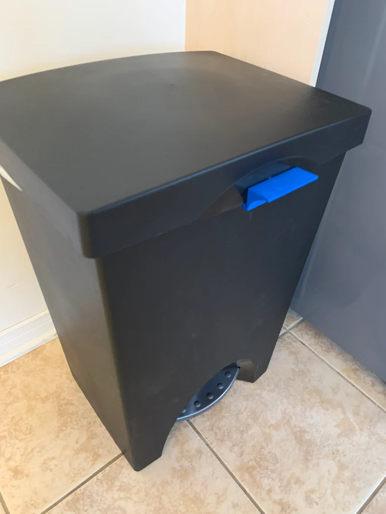 Poignées pour poubelles Rubbermaid
