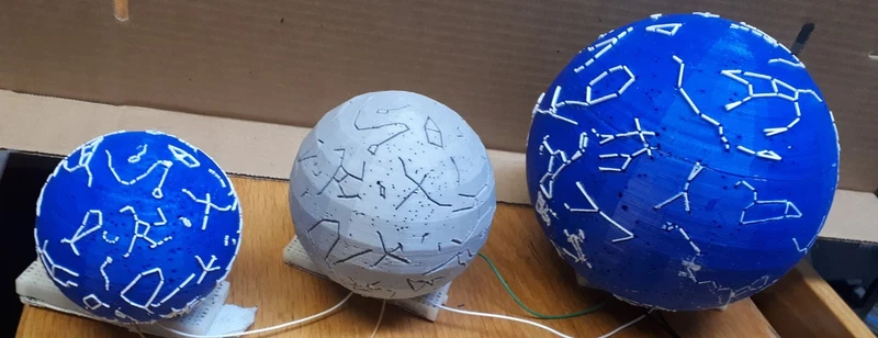 Sphère céleste avec constellations et emplacement des étoiles