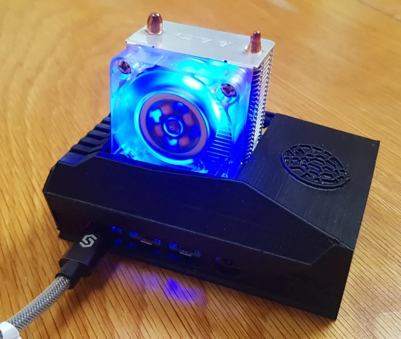 Boîtier Overclocked Raspberry Pi 4 avec support SSD et socle