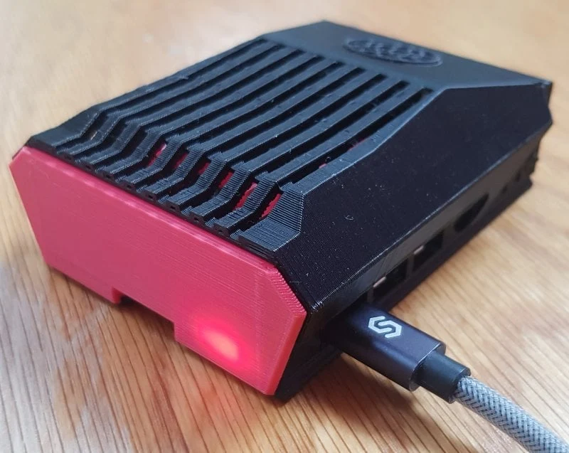 Boîtier Overclocked Raspberry Pi 4 avec support SSD et socle