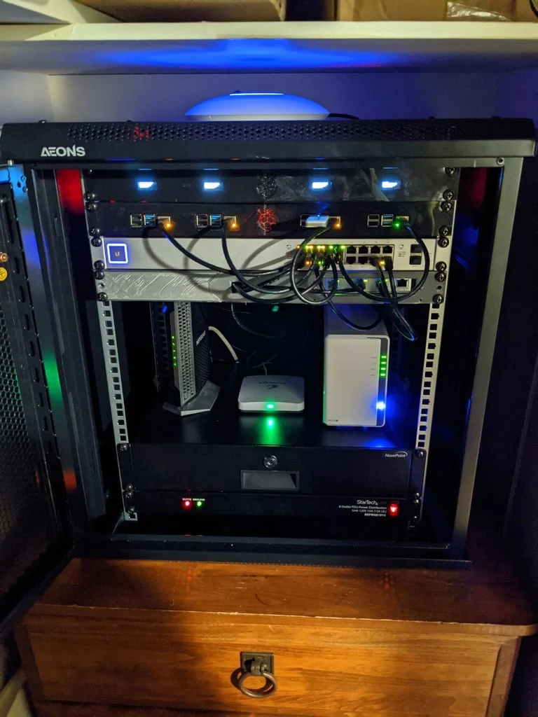 Support de rack pour quatre Raspberry Pi