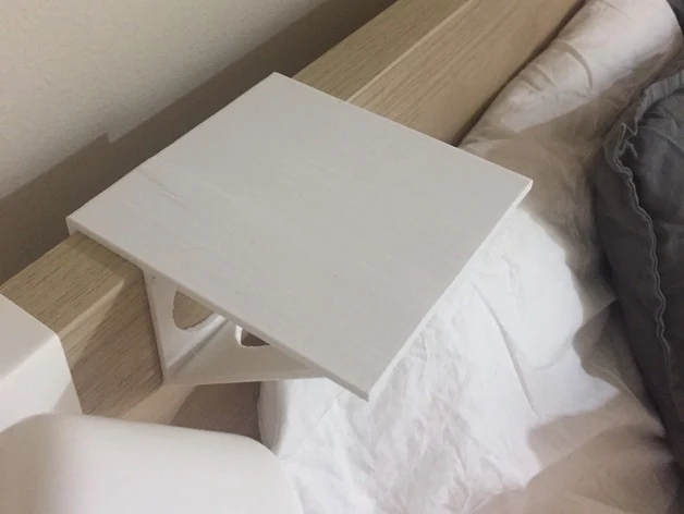 Table de chevet et pied d'enceinte Ikea Malm